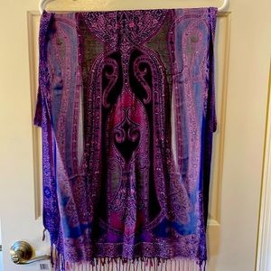 Collection Eighteen women’s purple scarf.